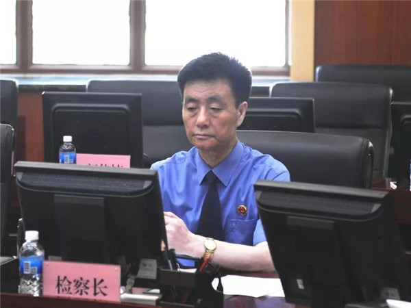 6日下午,哈尔滨市方正县检察院检察长陆小庆列席方正县法院审判委员会